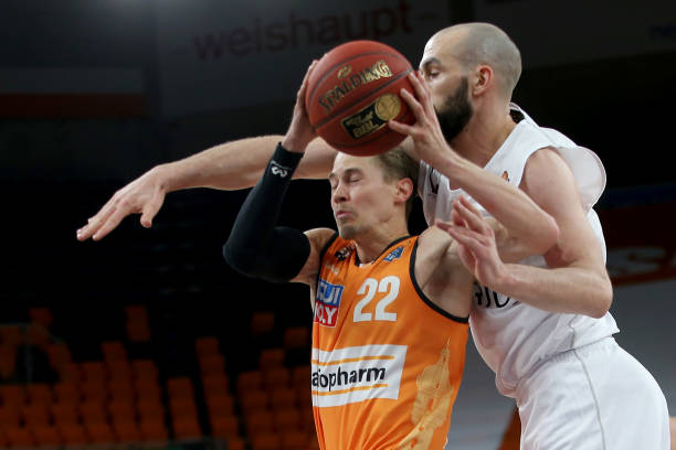 如今他更懂 如今他更懂